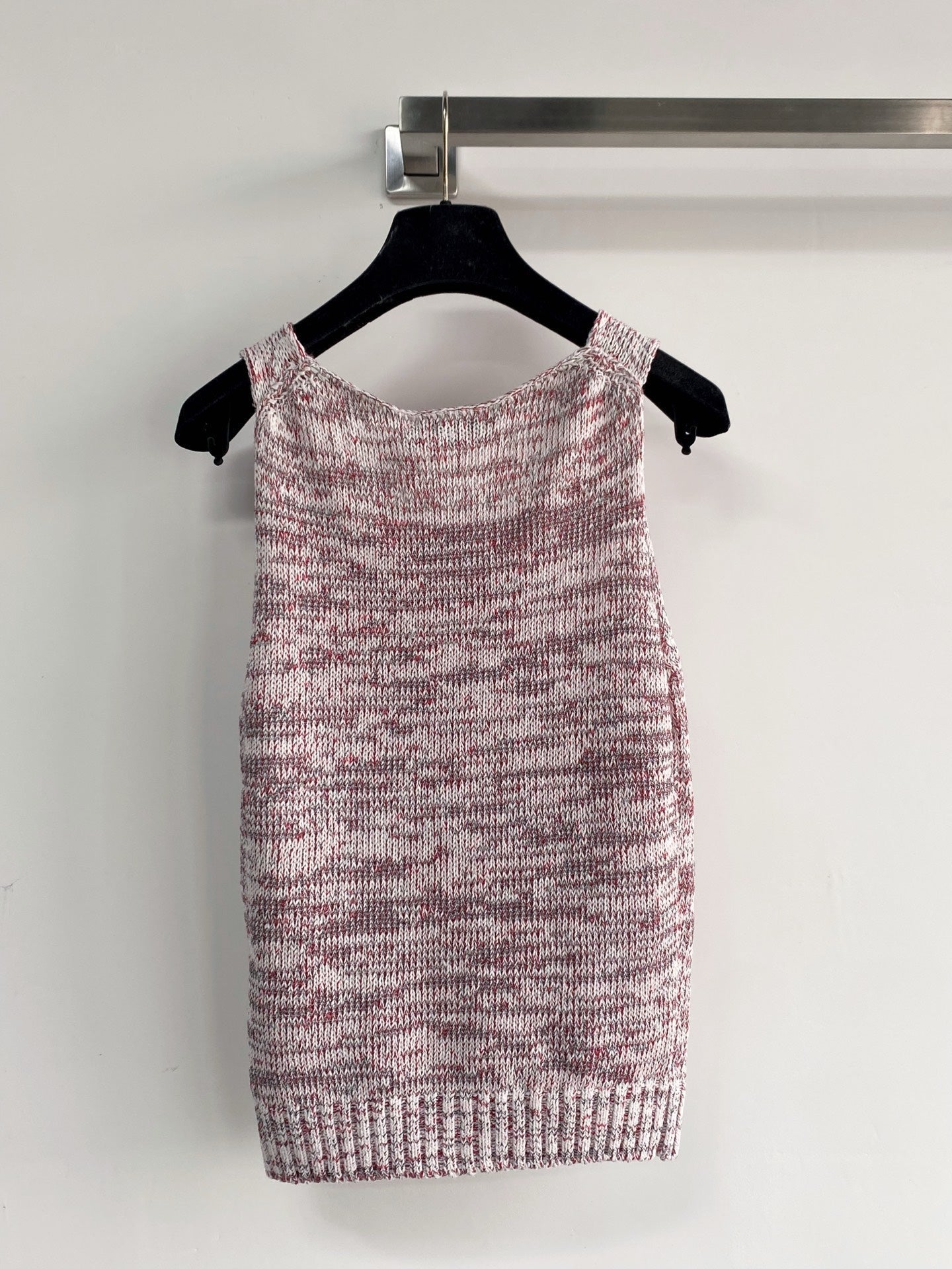 VALENTINO 26S SLEEVELESS SWEATER STYLE 110